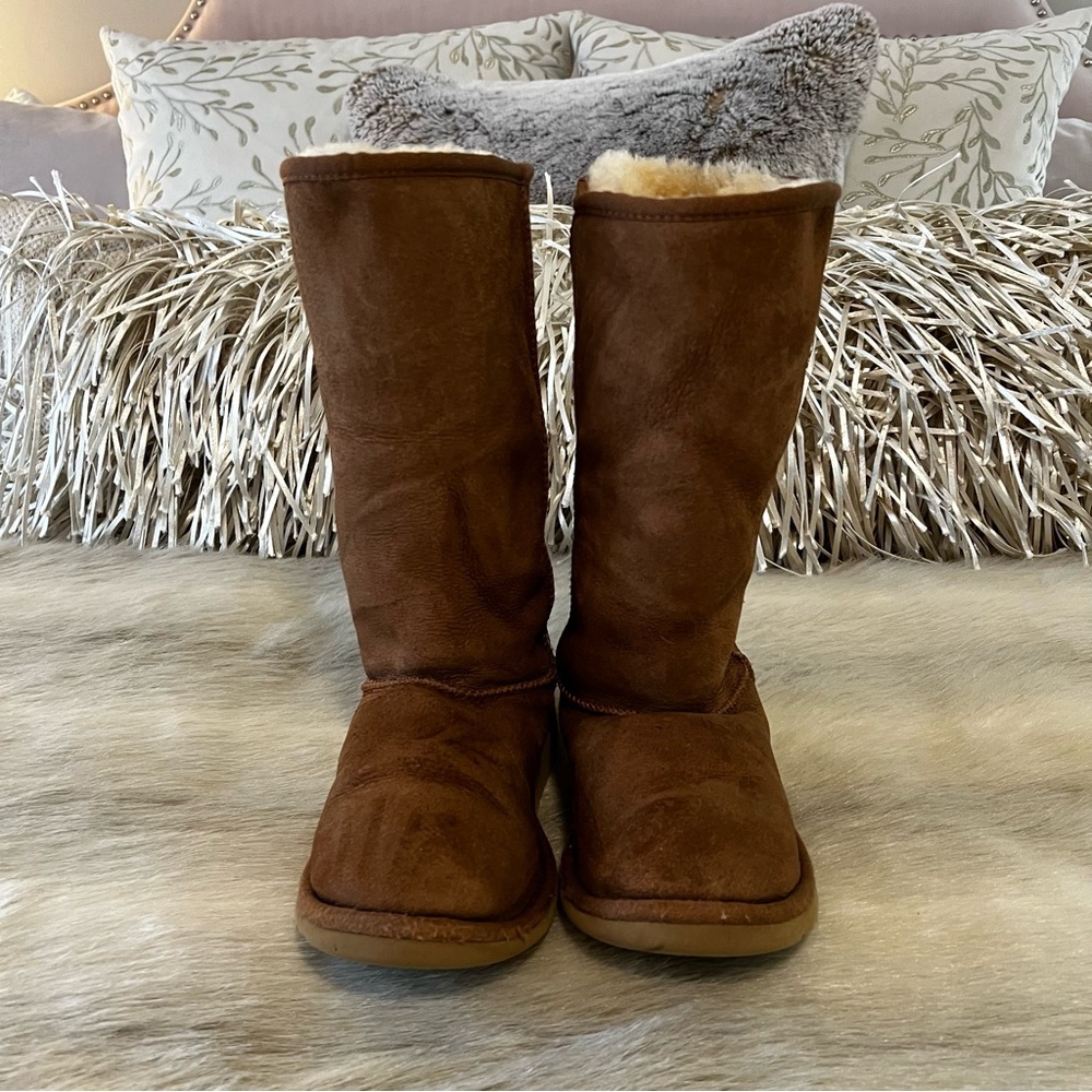 UGG Women's Classic Tall Boots Chestnut Australia 6 Wool Shearling Roll Down